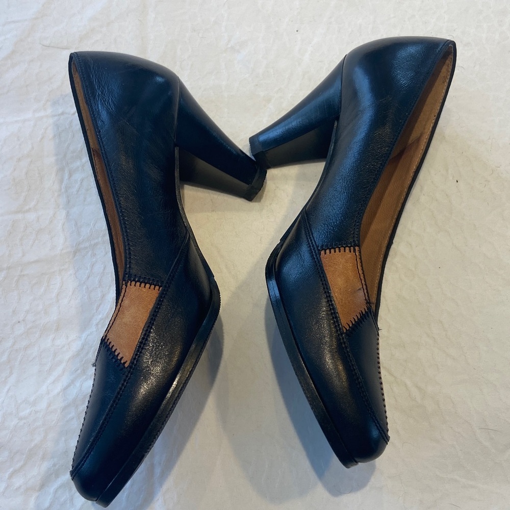 Welyschuh Black and Tan Heels - Picture 6 of 8